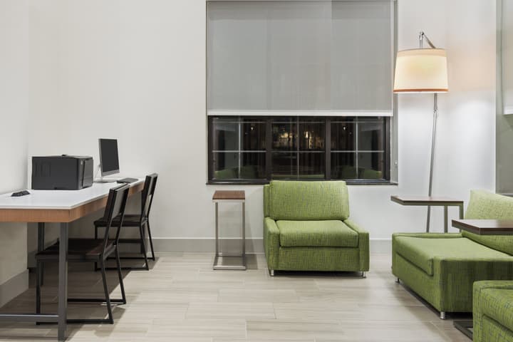 Holiday Inn Express & Suites Nearest Universal Orlando by IHG