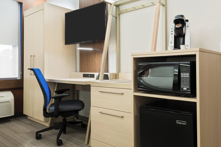 Holiday Inn Express & Suites Nearest Universal Orlando by IHG