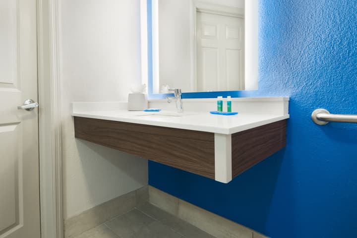 Holiday Inn Express & Suites Nearest Universal Orlando by IHG