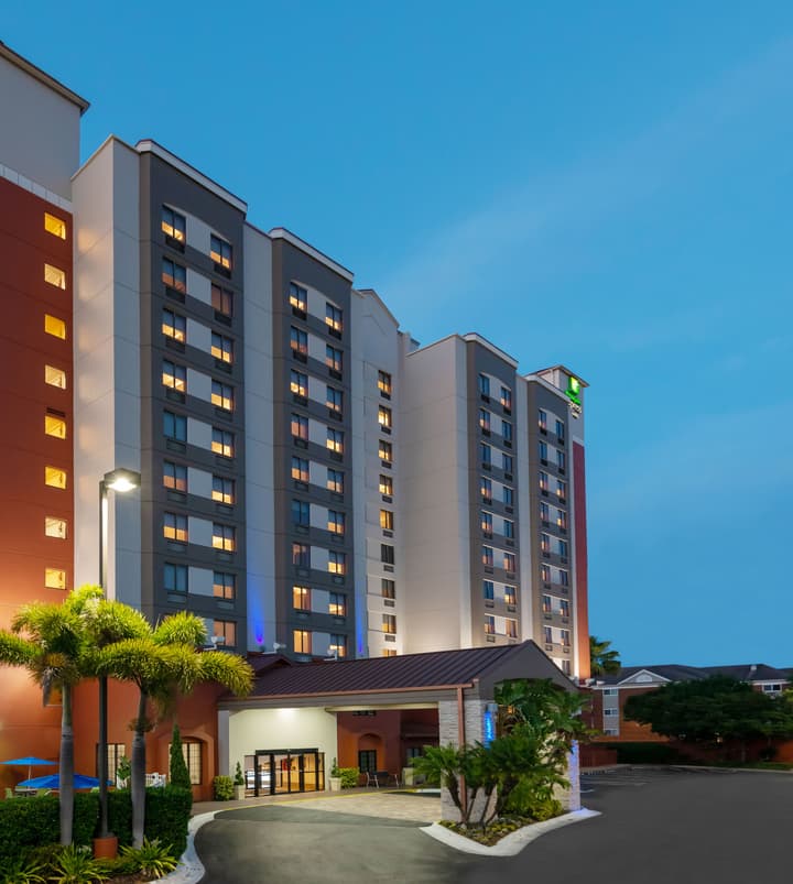 Holiday Inn Express & Suites Nearest Universal Orlando by IHG