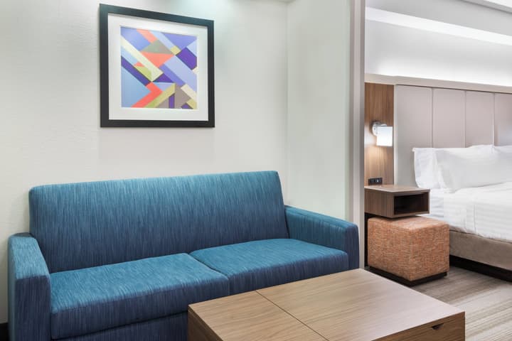 Holiday Inn Express & Suites Nearest Universal Orlando by IHG