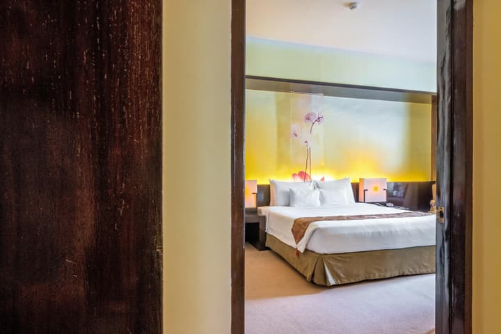 Waterfront Cebu City Hotel & Casino