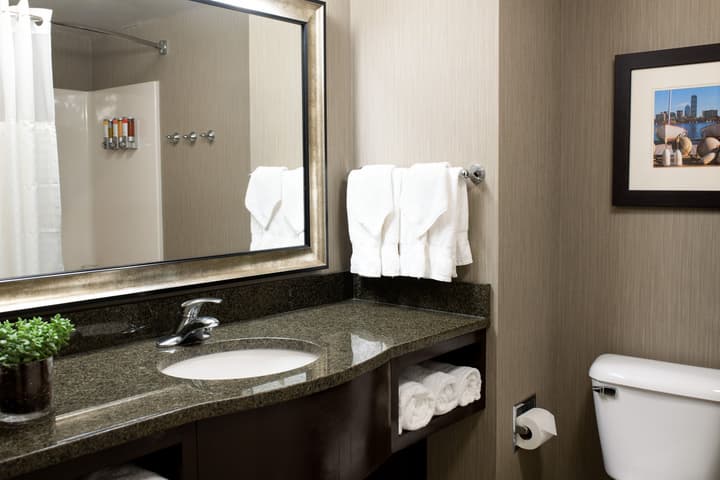 Comfort Inn & Suites Logan International Airport