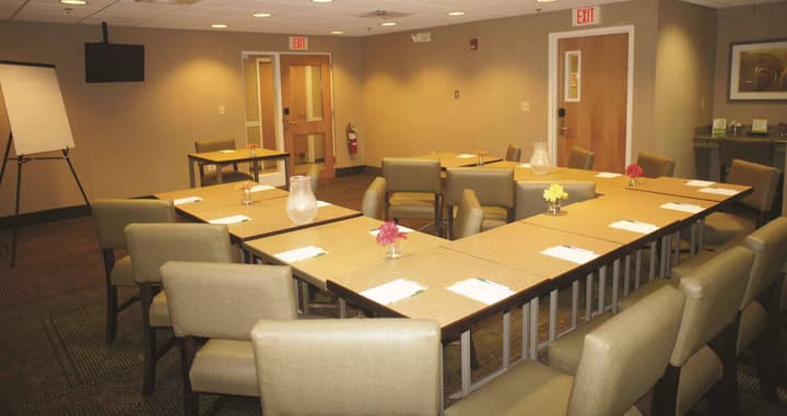 La Quinta Inn & Suites by Wyndham Boston Somerville