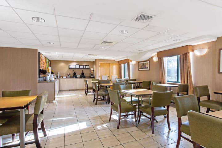 La Quinta Inn & Suites by Wyndham Boston Somerville