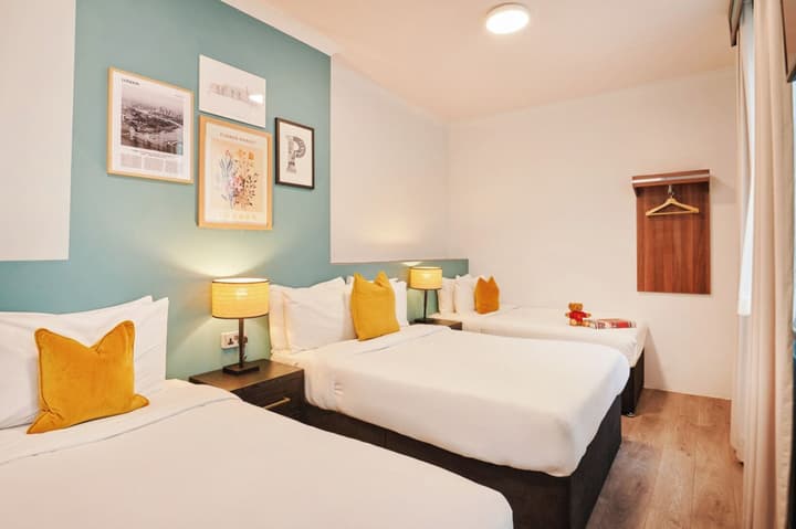 Huttons Hotel, Victoria London