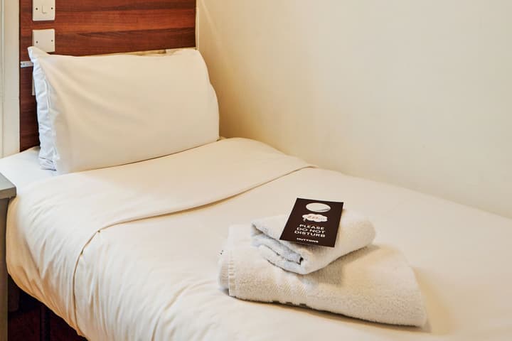Huttons Hotel, Victoria London