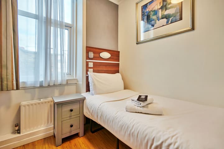 Huttons Hotel, Victoria London