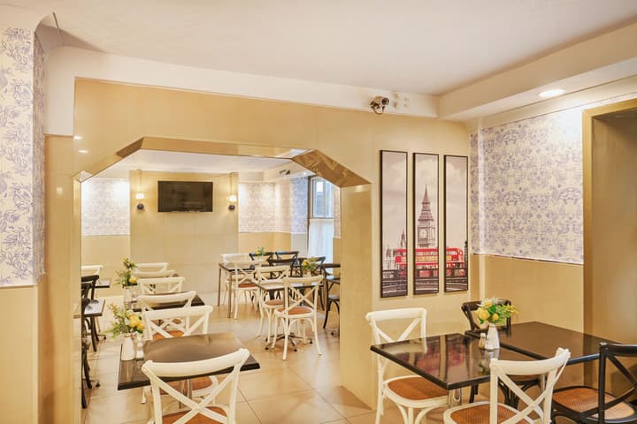 Huttons Hotel, Victoria London