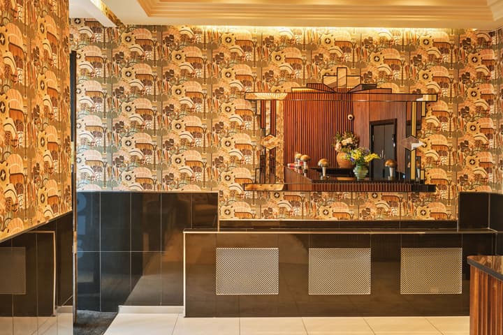 Huttons Hotel, Victoria London