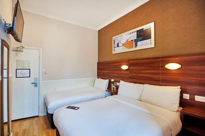 Huttons Hotel, Victoria London
