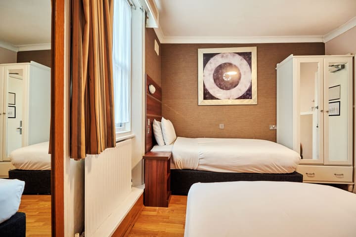 Huttons Hotel, Victoria London