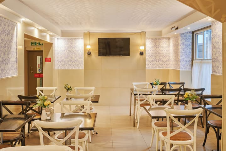 Huttons Hotel, Victoria London