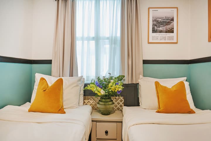 Huttons Hotel, Victoria London