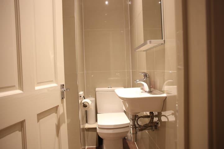 Huttons Hotel, Victoria London