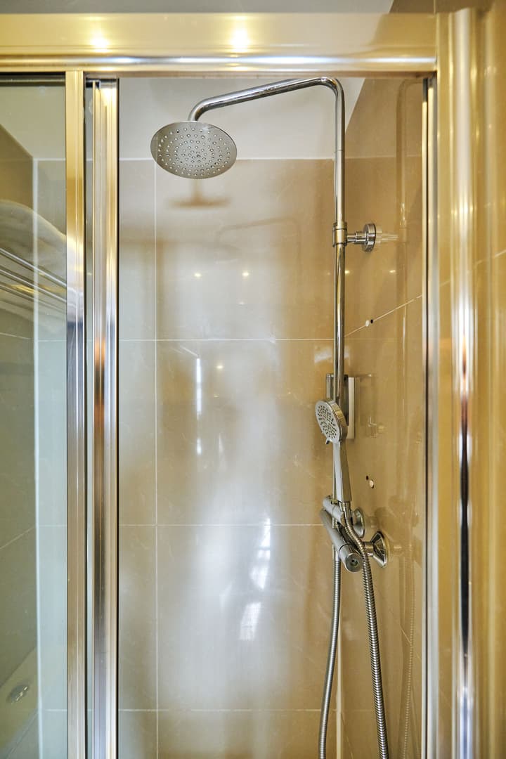 Huttons Hotel, Victoria London