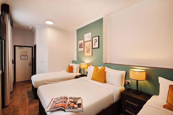 Huttons Hotel, Victoria London