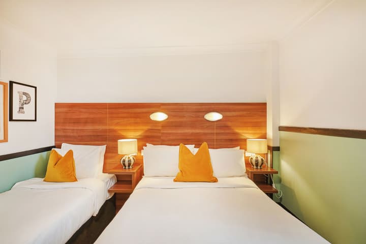 Huttons Hotel, Victoria London