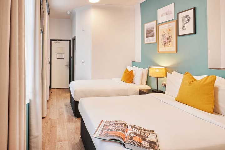Huttons Hotel, Victoria London