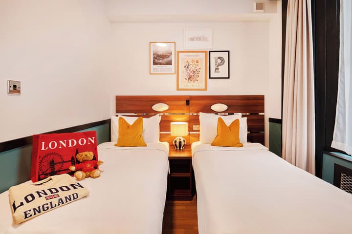 Huttons Hotel, Victoria London