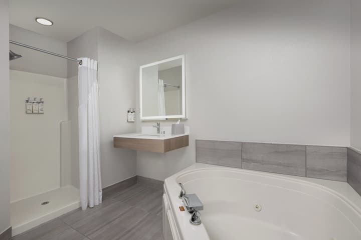 Holiday Inn Express & Suites Superior by IHG