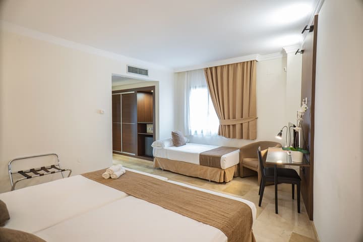 Hotel Mainake