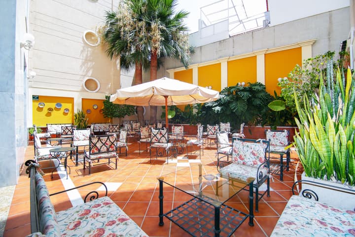 Hotel Mainake