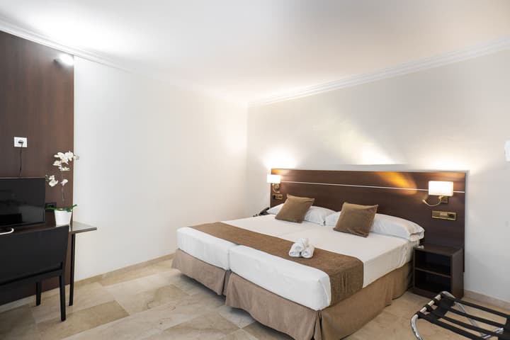 Hotel Mainake