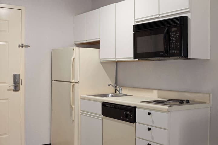 Days Inn & Suites by Wyndham Green Bay WI.