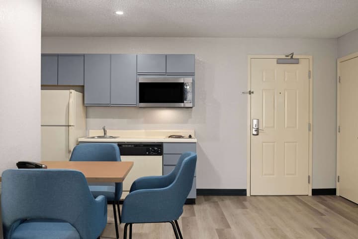 Days Inn & Suites by Wyndham Green Bay WI.