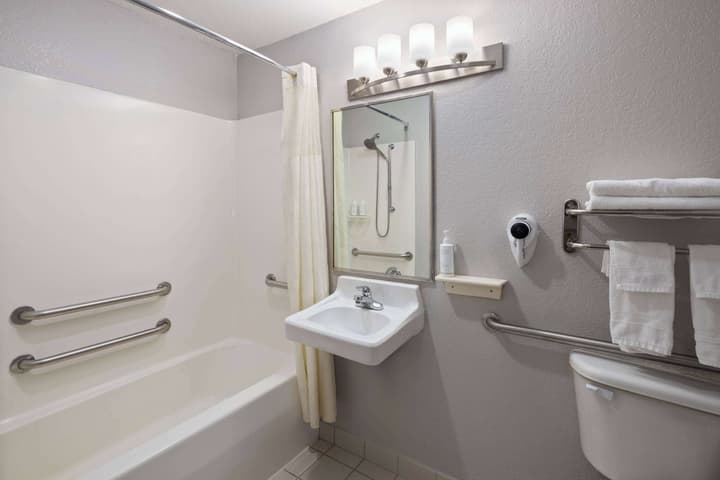 Days Inn & Suites by Wyndham Green Bay WI.