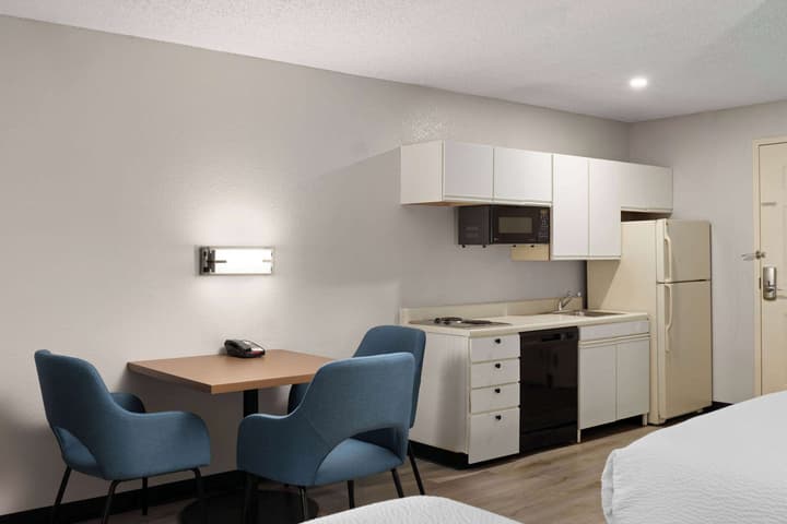 Days Inn & Suites by Wyndham Green Bay WI.