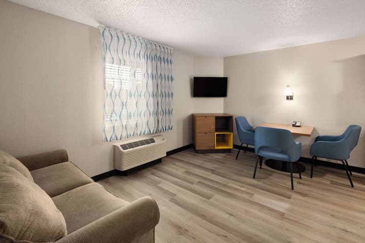 Days Inn & Suites by Wyndham Green Bay WI.
