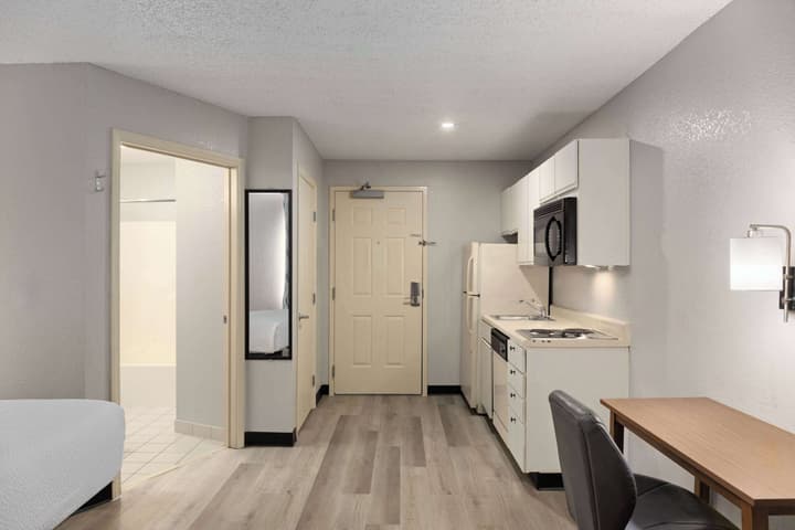 Days Inn & Suites by Wyndham Green Bay WI.