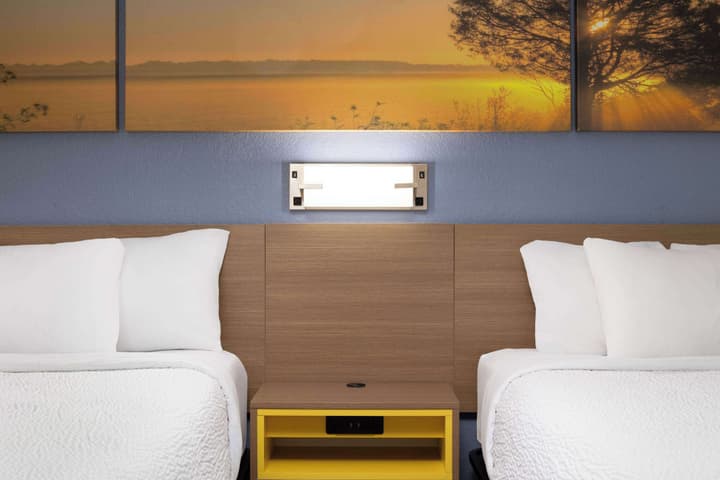 Days Inn & Suites by Wyndham Green Bay WI.