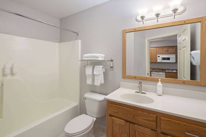 Days Inn & Suites by Wyndham Green Bay WI.