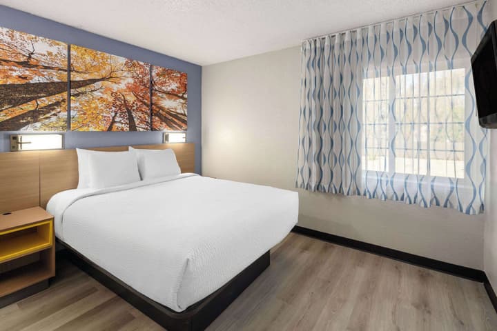 Days Inn & Suites by Wyndham Green Bay WI.