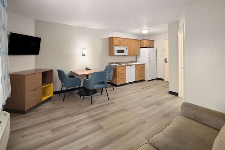 Days Inn & Suites by Wyndham Green Bay WI.