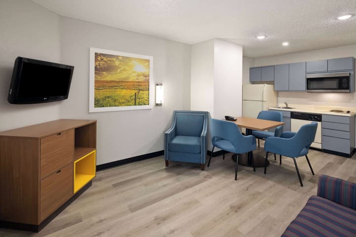Days Inn & Suites by Wyndham Green Bay WI.