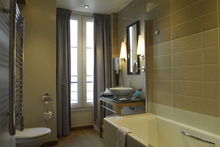 WHO - Windsor Hotel Opera