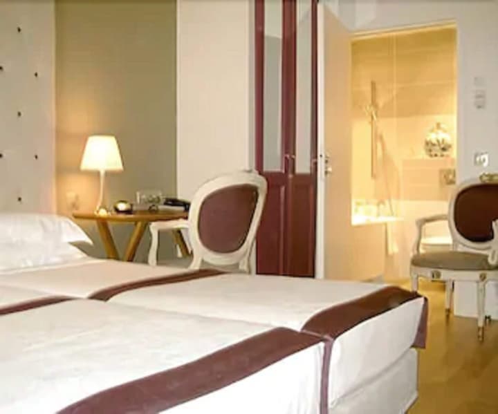 WHO - Windsor Hotel Opera