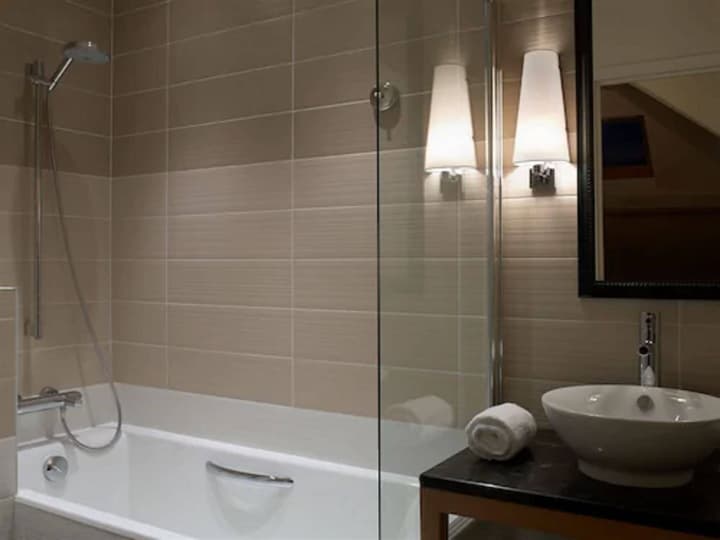 WHO - Windsor Hotel Opera