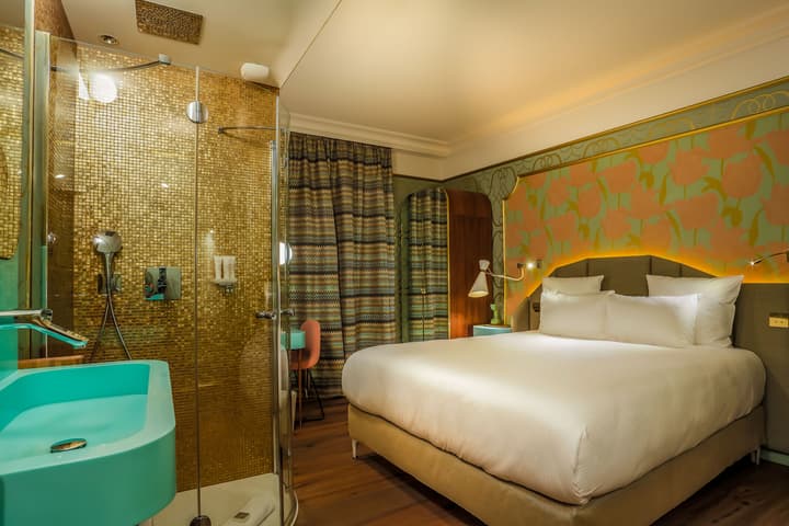 Idol Hotel