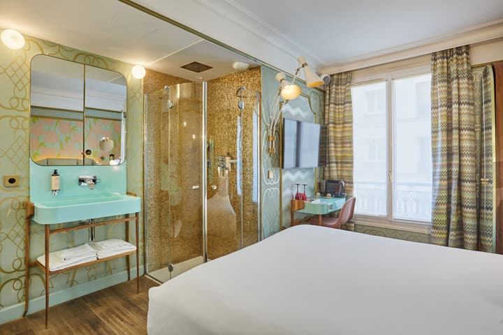 Idol Hotel
