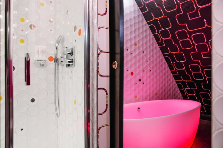 Idol Hotel
