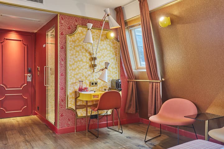 Idol Hotel