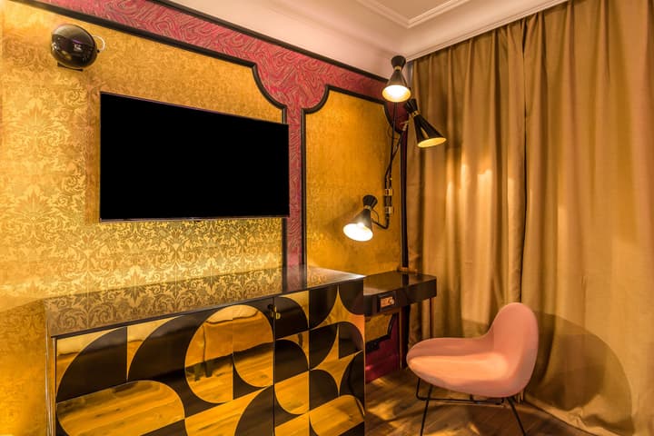 Idol Hotel