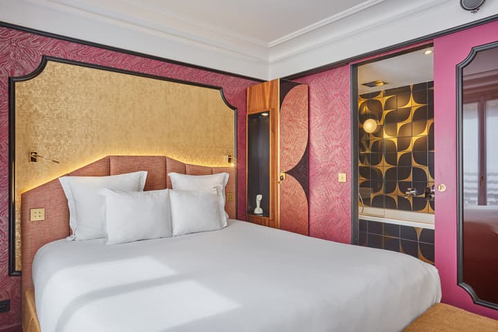 Idol Hotel