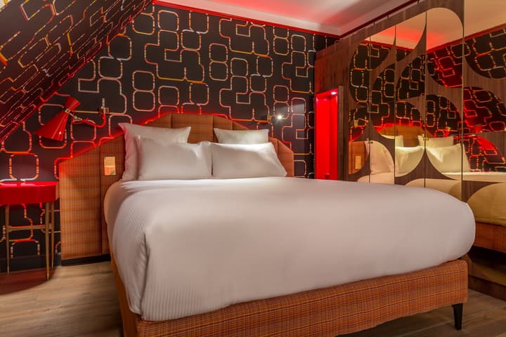Idol Hotel