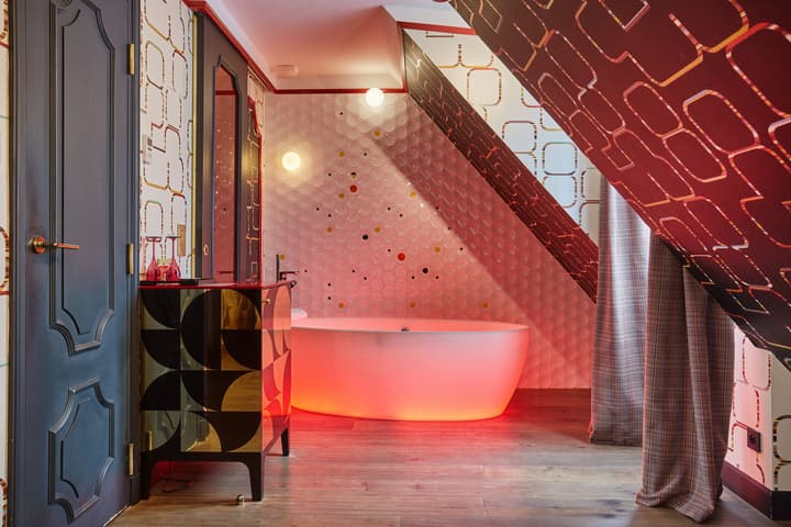 Idol Hotel